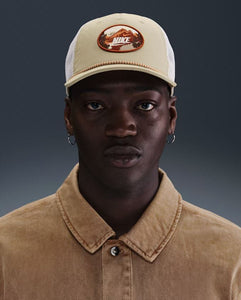 Nike Rise Structured Outdoor Trucker Cap - Desert Khaki/White/Monarch