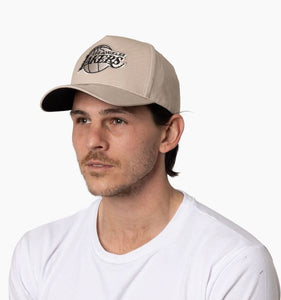 Mitchell & Ness Lakers Desert Sand Pro Pinch Cap - Pumice Stone