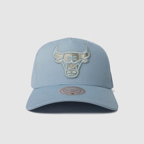 Mitchell & Ness Seasonal Pro Crown Bulls Cap - Sky Blue