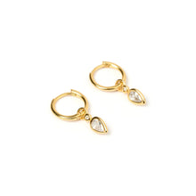 Load image into Gallery viewer, Arms Of Eve Daisy Gold Earrings
