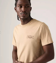 Load image into Gallery viewer, Levi's Graphic Crewneck Tee Lone Wolf Rodeo

