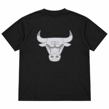 Load image into Gallery viewer, New Era Chicago Bulls Relaxed Pop Grey Tee - Black
