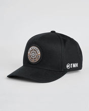 Load image into Gallery viewer, The Mad Hueys Hueys Ship Wheel Twill Snapback - Black
