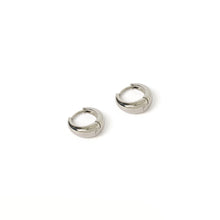 Load image into Gallery viewer, Arms Of Eve Max Silver Earrings - Midi
