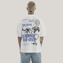 Load image into Gallery viewer, Kiss Chacey Cobra Street Tee - Natural White
