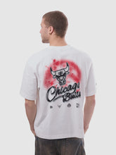 Load image into Gallery viewer, Mitchell &amp; Ness Chicago Bulls Airbrush Team Tee - Vintage White

