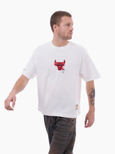 Load image into Gallery viewer, Mitchell &amp; Ness Chicago Bulls Airbrush Team Tee - Vintage White

