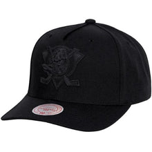 Load image into Gallery viewer, Mitchell &amp; Ness Anaheim Ducks Team Logo Snapback - Black/Black
