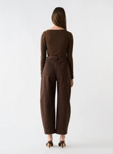 Load image into Gallery viewer, Esmaee Mayfair Barrel Leg Jeans - Espresso
