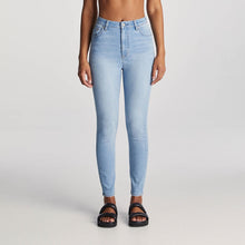 Load image into Gallery viewer, Riders By Lee Hi Rider Skinny Jeans - Sunday Fade
