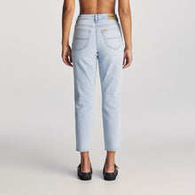 Load image into Gallery viewer, Riders By Lee Hi Mom Jeans - Indigo Breeze
