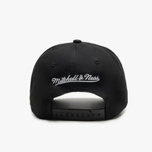 Load image into Gallery viewer, Mitchell &amp; Ness Warriors Team Colour Logo Snapback - GSW Black
