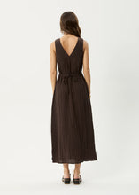 Load image into Gallery viewer, Afends Focus Seersucker Maxi Dress - Coffee

