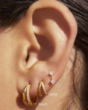 Load image into Gallery viewer, Arms Of Eve Winnie Gold Huggie Earrings - Mini
