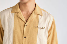 Load image into Gallery viewer, Wrangler Bowlarama Shirt - Wheat
