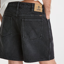 Load image into Gallery viewer, Wrangler Slacker Short - Black Wonder
