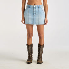Load image into Gallery viewer, Wrangler denim Mid Mini Skirt - 85 Fade

