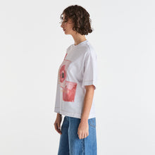 Load image into Gallery viewer, Wrangler Stung Boxed Tee - White

