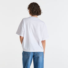 Load image into Gallery viewer, Wrangler Stung Boxed Tee - White
