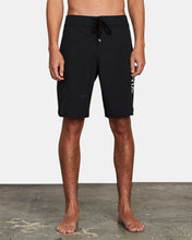 Load image into Gallery viewer, RVCA Eastern Boardshorts 18&quot; - Black
