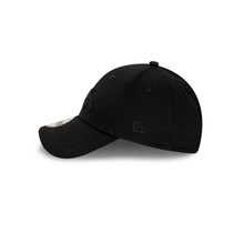 Load image into Gallery viewer, New Era Penrith Panthers Black 9FORTY Snapback Hat - Black/Black
