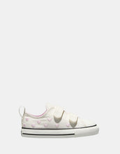 Load image into Gallery viewer, Converse Infants Valentines 2V Low Shoes - Vintage White/New Found Bloom
