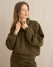 Load image into Gallery viewer, Rhythm Everyday Fleece Pullover - Olive
