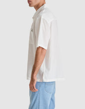 Load image into Gallery viewer, Lee boxcutter Shirt - White
