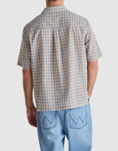 Load image into Gallery viewer, Wrangler Boxcar Shirt - Clear Sky
