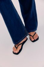 Load image into Gallery viewer, Havaianas Slim Square Solid Thongs - Black
