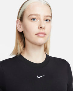 Nike Sportswear Essential Women's Slim-Fit Crop T-Shirt