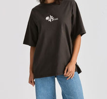 Load image into Gallery viewer, Wrangler Desert Thorns Boxy Slouch Tee - Worn Black
