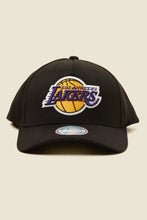 Load image into Gallery viewer, Mitchell &amp; Ness Lakers NBA  Redline Pinch Snapback - Black/Team Colour
