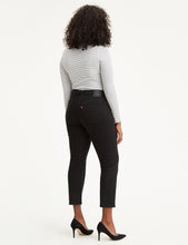 Load image into Gallery viewer, Levi&#39;s Ladies Wedgie Straight Jean
