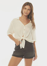 Load image into Gallery viewer, Amuse Society Mendoza SS Woven Top - Vintage White
