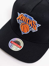Load image into Gallery viewer, Mitchell &amp; Ness New York Knicks Evergreen Hat - Black/Team Colour
