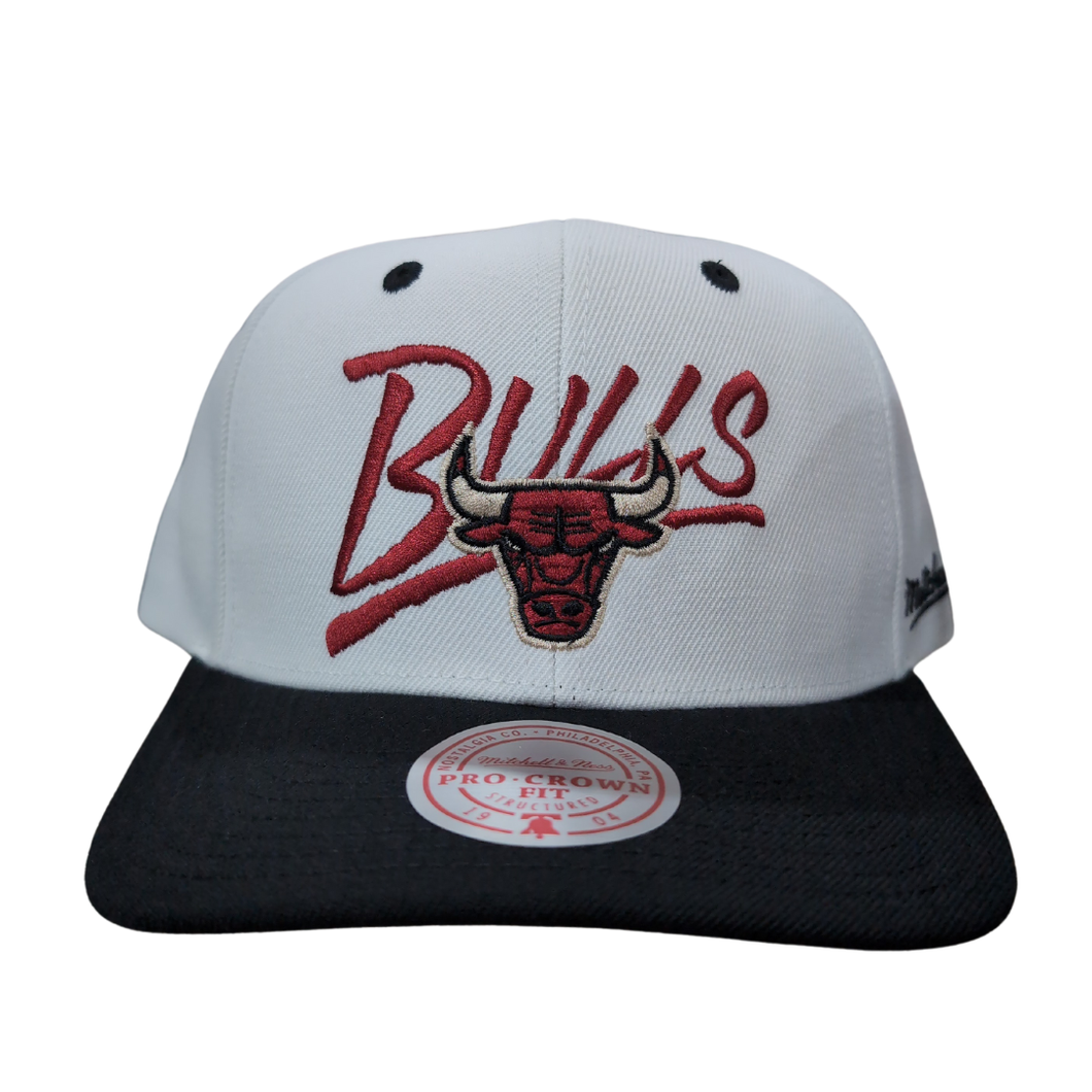 Mitchell & Ness Bulls Blaze Script Hat - White/Black