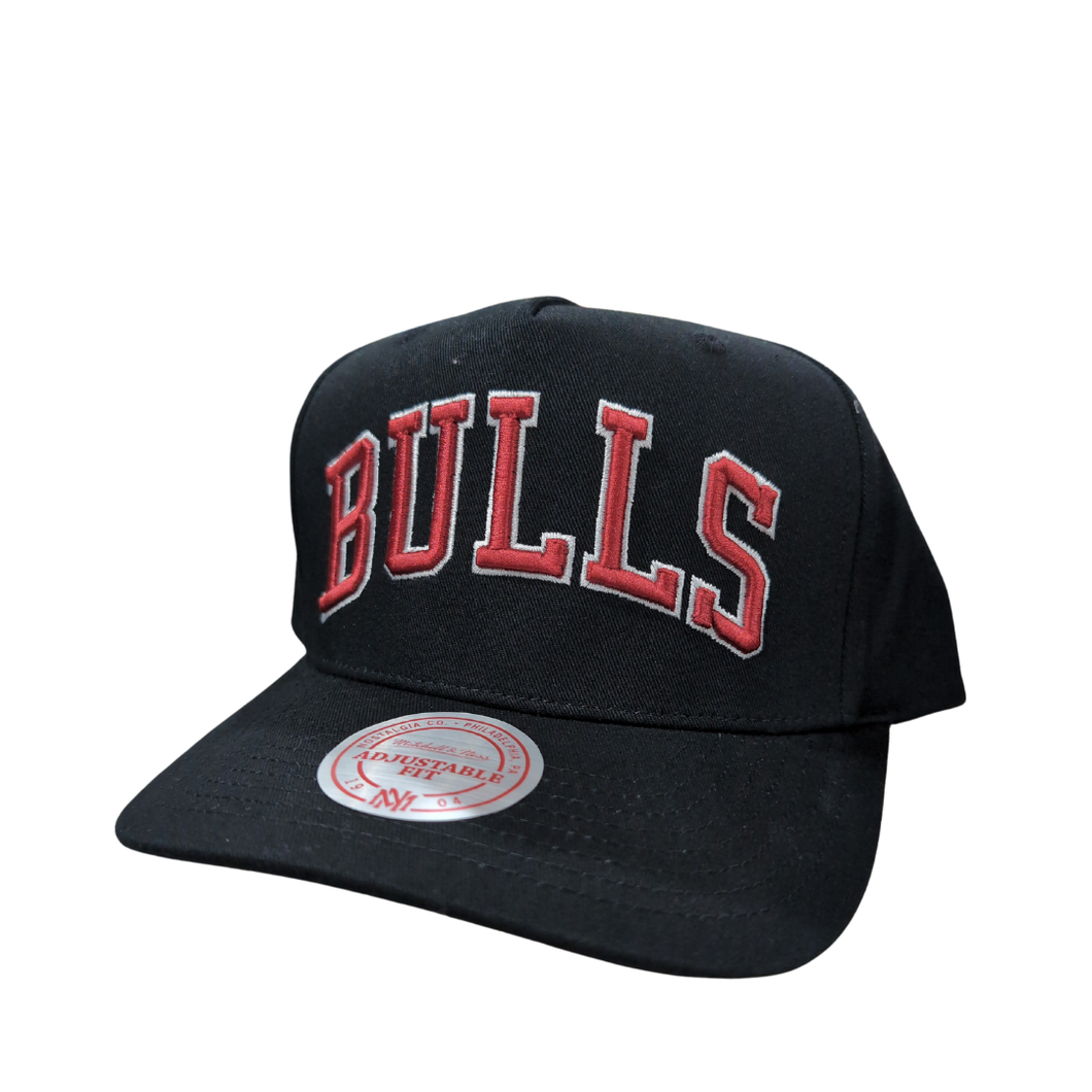 Mitchell & Ness Bulls Wordmark MVP Hat - Black