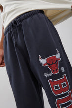 Load image into Gallery viewer, Mitchell &amp; Ness Chicago Bulls Tip Off Sweatpants - Faded Black
