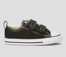 Load image into Gallery viewer, Converse Chuck Taylor All Star 2V Toddler Low Top - Black
