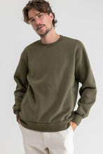 Load image into Gallery viewer, Rhythm Men&#39;s Classic Fleece Crew - Olive
